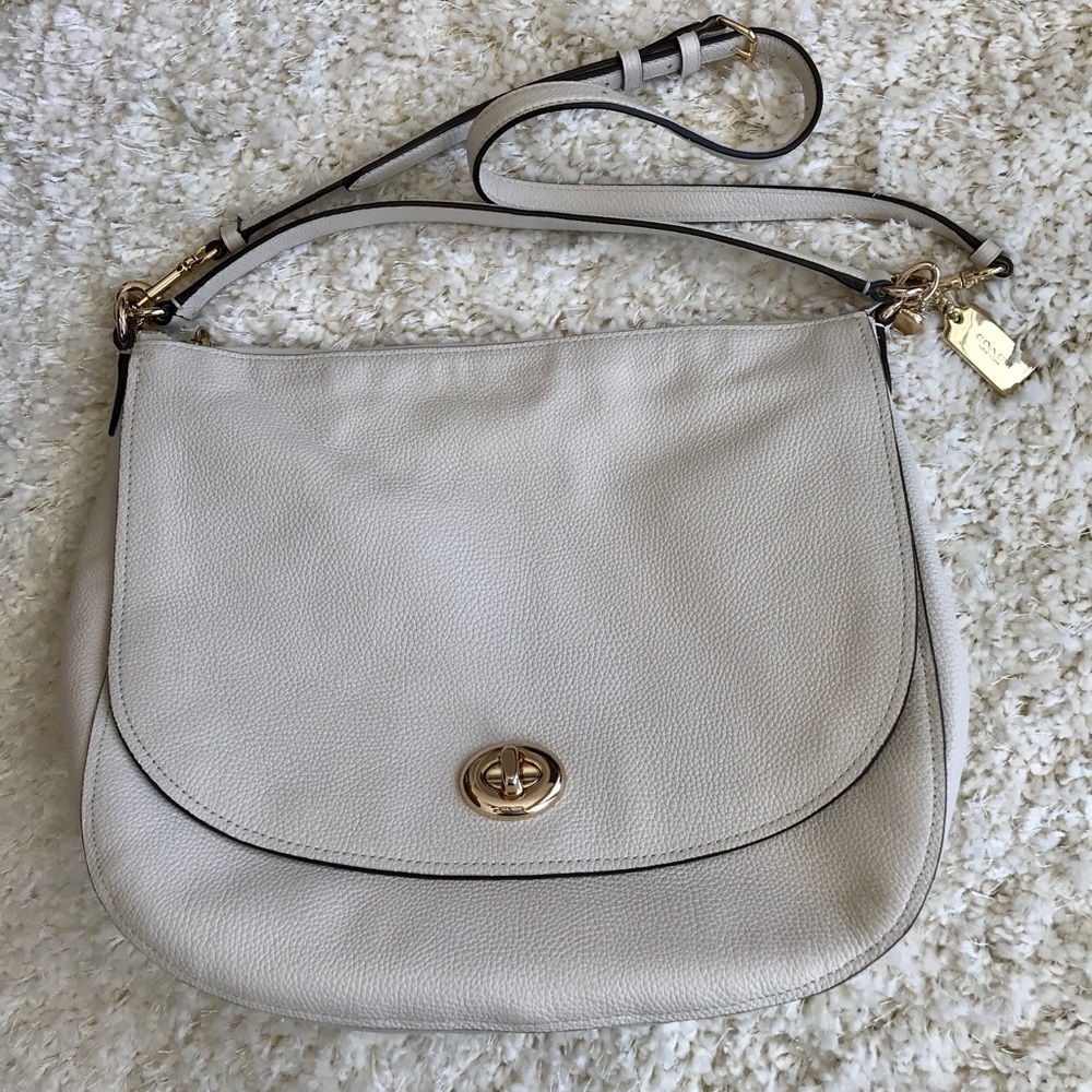 Coach 36762 Turnlock Pebble Leather Hobo